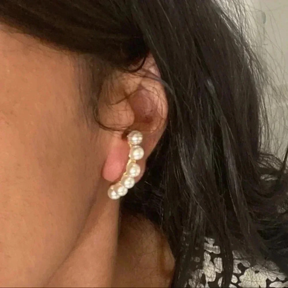 PEARL Earcuff Earrings - Picture 3 of 3